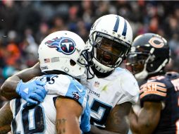 Matthews (I) y Walker (D) celebran una anotación de Tennessee. AFP / D. Banks