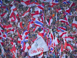 Los colores de las Chivas predominaron en el Clásico nacional. MEXSPORT / I. Ortiz