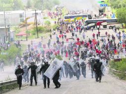 En los enfrentamientos del 18 de junio pasado, el saldo fue de ocho muertos, 94 policías lesionados y 65 civiles heridos. AP / ARCHIVO