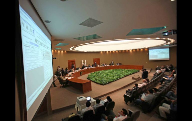 El IEEM implementa las acciones correspondientes para que los mexiquenses en el extranjero puedan votar. SUN / ARCHIVO