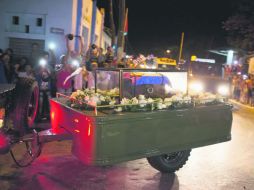 El pequeño baúl con las cenizas de Fidel Castro está recorriendo el país; se espera que lleguen el domingo a Santiago. AP /