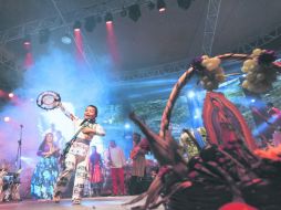 Venado Azul. El grupo huichol fue el favorito de la noche, con sus tradicionales ritmos que encienden a cualqauiera. EL INFORMADOR / P. Franco