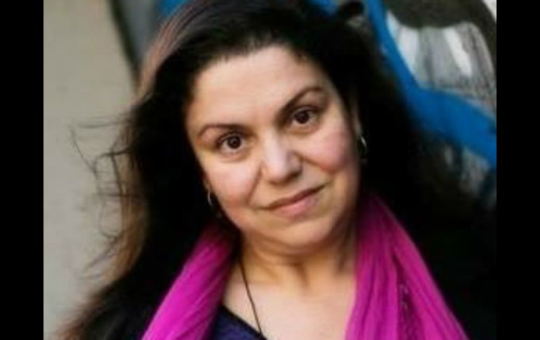 'Los lectores mexicanos, en algunos casos han sido los culpables de que yo siguiera escribiendo ciertos libros', menciona la autora. TWITTER / @CareSantos