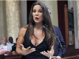 La intérprete explicó que se encuentra ‘impedida de regresar a México porque 'es muy riesgoso'. AP / ARCHIVO