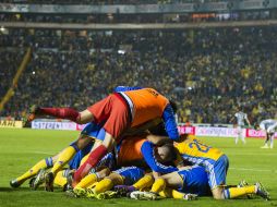 Jugadores de Tigres celebran su pase a la final. MEXSPORT / J. Martínez