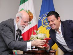 Aristóteles Sandoval se reunió ayer con el vicepresidente mundial y jefe promotor de Internet de Google, Vinton Gray Cerf. ESPECIAL /