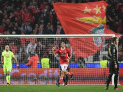 El jugador mexicano celebró después del marcador que obtuvieron durante esta ronda en la UEFA Champions League. AFP / F. Leong