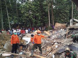 Varios comercios y viviendas se derrumbaron en el distrito de Pidie Jaya. AFP / ARCHIVO