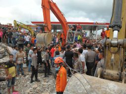El número de víctimas podría seguir aumentando ya que aún hay personas atrapadas bajo los edificios dañados. AFP / C. Mahyuddin