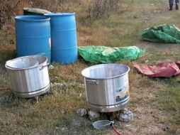 Se encontraron 60 kilogramos de sosa caústica, además de diversos recipientes que contenían alcohol y acetona. ESPECIAL /