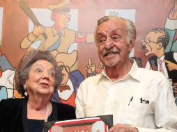 Arropado en decenas de aplausos y porras, el cartonista expresó su beneplácito, al tiempo que declaró ser alérgico a los homenajes. SUN / A. Ojeda