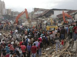 Más de 200 edificios se vinieron abajo con el terremoto. AP / H. Juanda