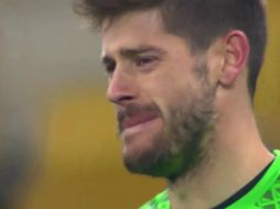 El español Fabricio Agosto rompió en llano casi al final del primer tiempo, tras recibir el cuarto gol del juego. ESPECIAL / Twitter