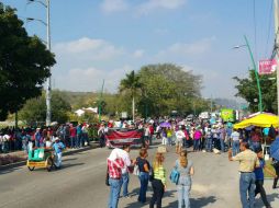 El desbloqueo de las vías de comunicación se realizó una vez que el gobierno estatal recibió a los dirigentes magisteriales. SUN / O. L. Ramírez