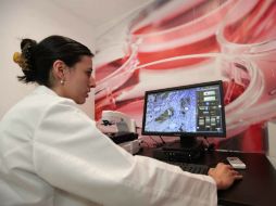 Si el cáncer de colon corre en tu familia, deberás checarte mínimo 10 años antes de la edad del diagnosticado con esta enfermedad. NTX / ARCHIVO