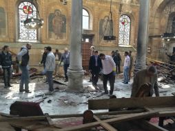 En las imágenes difundidas se pueden ver los destrozos causados por la explosión y manchas de sangre en el suelo. AP / O. El-Hady