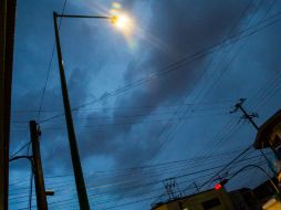 El esquema incluye la instalación y mantenimiento de más de 40 mil luminarias tipo led. EL INFORMADOR / ARCHIVO