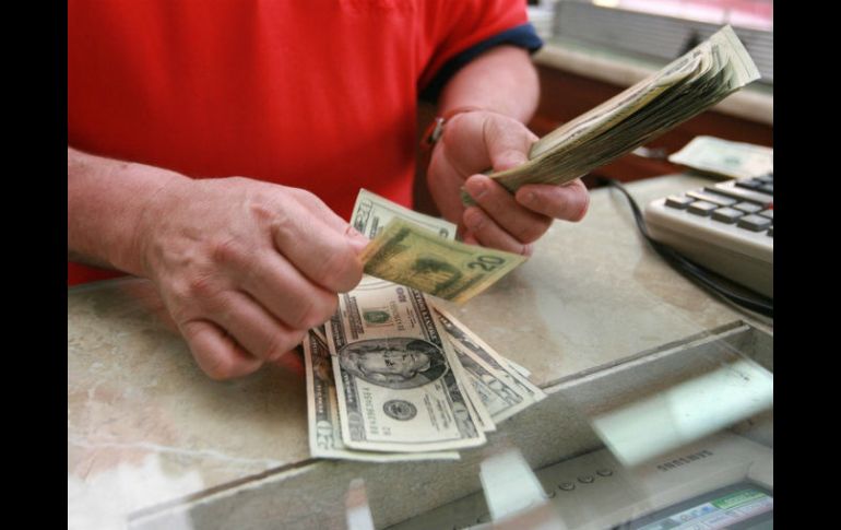 Se estima que el tipo de cambio para hoy oscile entre 20.18 y 20.30 pesos por dólar. EL INFORMADOR / ARCHIVO