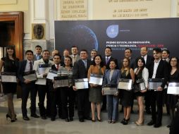 'Este premio reconoce a los investigadores más destacados y el desarrollo del conocimiento', dijo Aristóteles. ESPECIAL / Aristóteles Sandoval