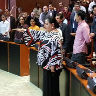 Teresa Arellano toma protesta como encargada de despacho de la ASEJ