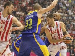 Estrella Roja obtuvo la ventaja pronto y dio pocas oportunidades al Maccabi. TWITTER / @@kkcrvenazvezda