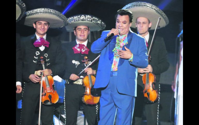 Juan Gabriel. El nuevo libro de Martha Figueroa explora aspectos poco conocidos del “Divo de Juárez”. AP / ARCHIVO