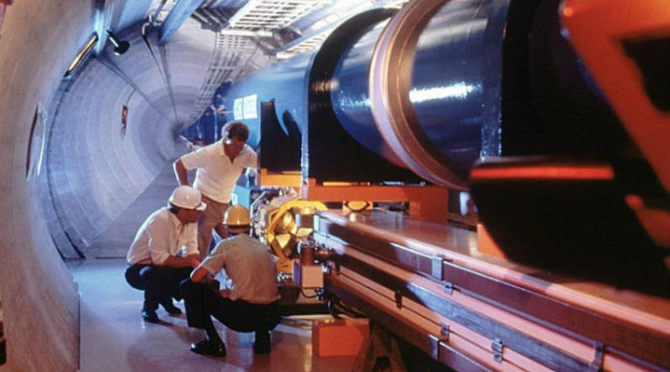 Un paso que el experimento ALPHA ha conseguido dar es entender los desequilibrios entre materia y antimateria en el Universo. AFP / ARCHIVO