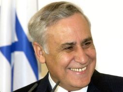 A pesar de salir dos años antes, pasará este tiempo sin dar entrevistas ni poder viajar al extranjero. AFP / ARCHIVO