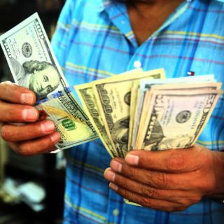 Dólar se vende en 20.89 pesos en bancos