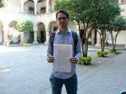 Alejandro Hermosillo acudió este miércoles al Palacio de Gobierno para dejar un oficio haciendo la petición. FACEBOOK / Alejandro Hermosillo