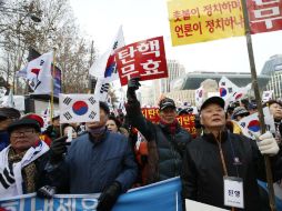 A pesar del extremo clima, este es el noveno sábado en que las personas se manifiestan con el fin de destituir a su presidenta. EFE / J. Heon-Kyun