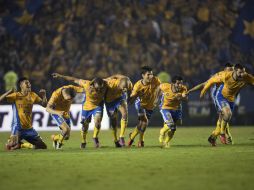 En los últimos minutos, Tigres sorprendió al América y se llevó el campeonato del Apertura 2016. MEXSPORT / J. Martínez
