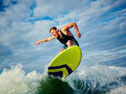 Aunque Jalisco cuenta con playas para practicar este  deporte, las favoritas de los surfistas son las de Colima. ESPECIAL /
