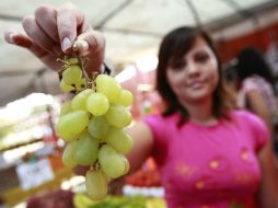 'Muchos simplemente se comen las 12 uvas sin ponerse a pensar seriamente en sus buenos deseos y planes', menciona especialista. EL INFORMADOR / ARCHIVO