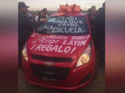 Hilario Ramírez Villanueva le regaló un Smart Chevrolet a Rubí. YOUTUBE / México Informado