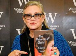 A un día del deceso de la 'princesa Leia', se disparó la venta de sus libros en Amazon. TWITTER / @StarWarsEs