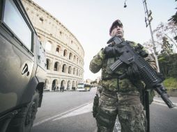 Vigilancia. A las afueras del Coliseo romano se ha dispuesto un dispositivo de seguridad. AP /