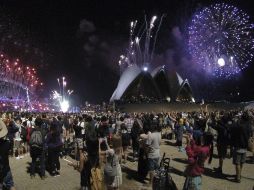 En torno a 1.5 millones personas inundaron Sídney, la ciudad más grande de Australia, para ver los fuegos artificiales de medianoche. AFP / J. Lai