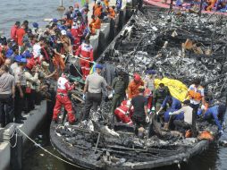 El incendio comenzó con una explosión en la sala de máquinas que el ministerio de Transportes calificó de accidental. AP / R. Ananda
