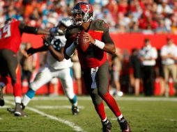 Jameis Winston lanzó para 202 yardas y un touchdown. AFP / B. Blanco