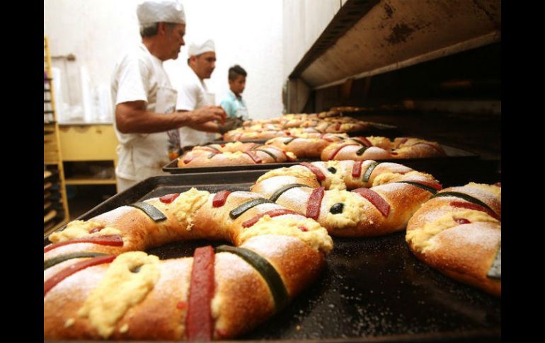 La rosca simboliza el pasaje bíblico entre el encuentro de los Reyes Magos con el niño Dios y se le conoce como la Epifanía. EL INFORMADOR / ARCHIVO