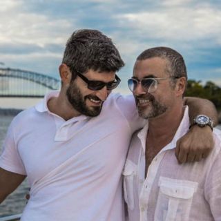 'Hackean' Twitter de pareja de George Michael
