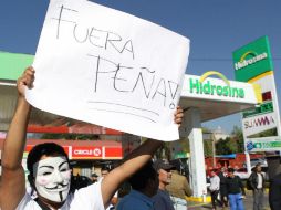 No están de acuerdo en que se afecte al usuario final con un incremento que llevó la gasolina magna de 13.98 a 15.99 pesos. EFE / M. Guzmán