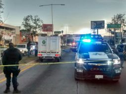 El presunto conductor del auto que atropelló a las dos personas es detenido por la Policía de Tlajomulco. ESPECIAL /