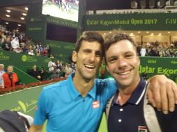 Luego que ''Nole'' ganó su match, su ponente le pidió que posase para un selfie, a lo que accedió. TWITTER / @HoracioZeballos