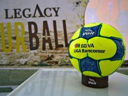 De acuerdo a la Liga, el diseño del balón es un homenaje al futbol callejaro. TWITTER / @LIGABancomerMX