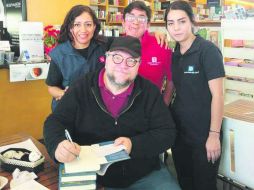 Del Toro se detuvo en la librería del Fondo de Cultura Económica de la zona de Chapultepec y López Cotilla, donde bebió un café. ESPECIAL / CORTESÍA MARGARITA CORDERO