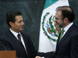 El Presidente felicita a Luis Videgaray por su nombramiento. EFE /  J. Núñez