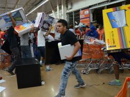 Según Andrés Manuel, algunos vándalos ''piensan que así van a resolver el problema''. EFE / L. Monroy