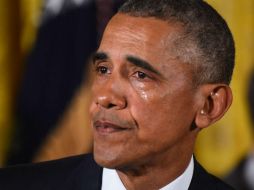 Barack Obama suelta el llanto durante un momento de su mensaje a la ciudadanía. AFP / J. Watson